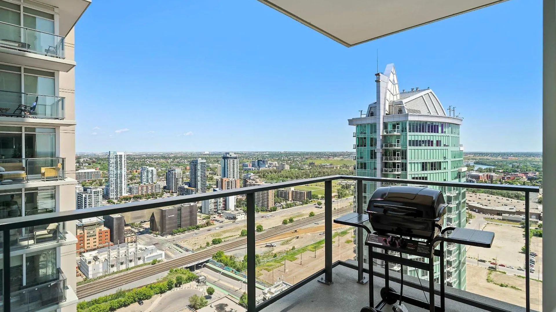 The Getaway Next To Stampede 2Br Suite Downtown Calgary Appartement