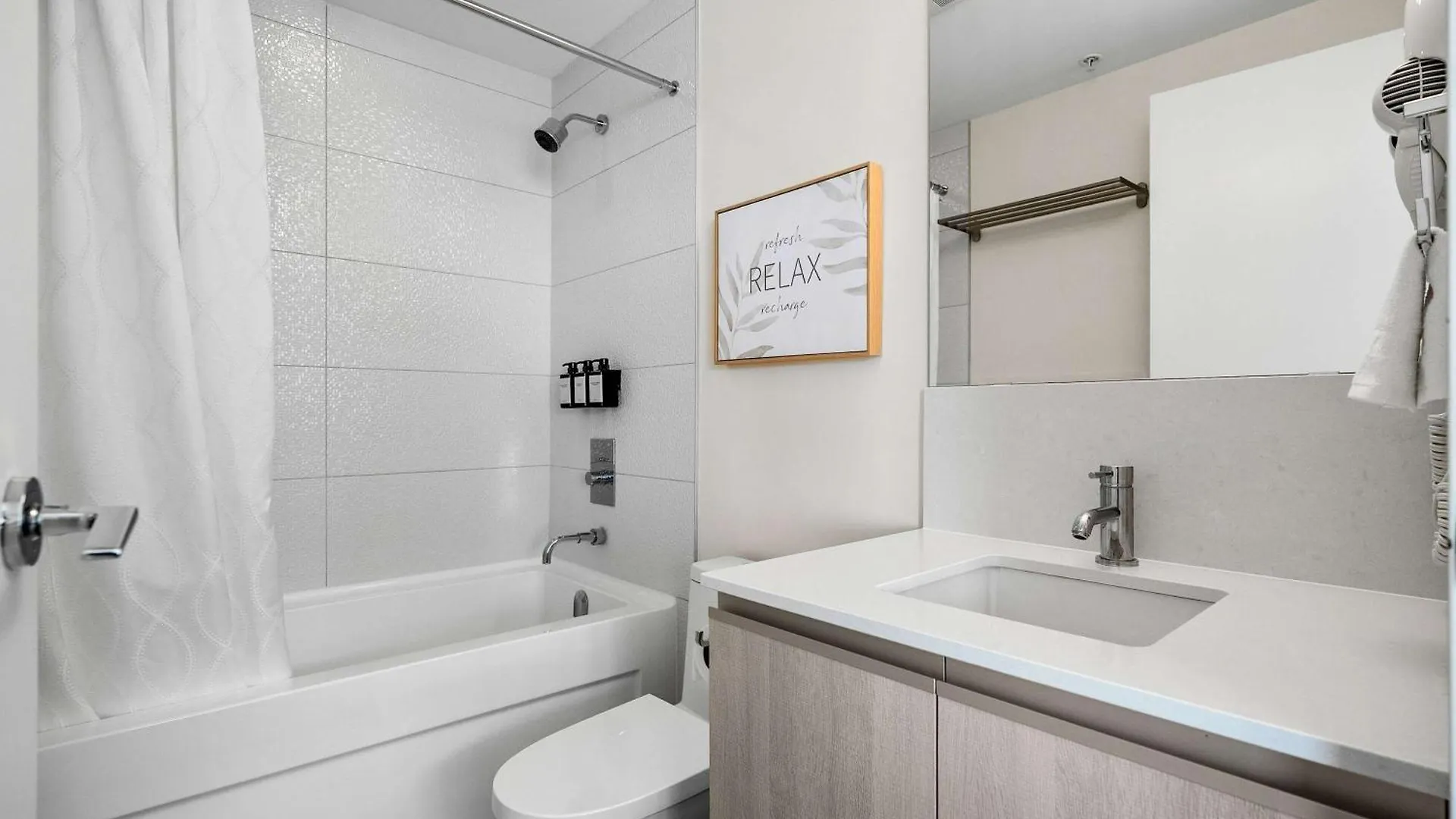 The Getaway Next To Stampede 2Br Suite Downtown Calgary
