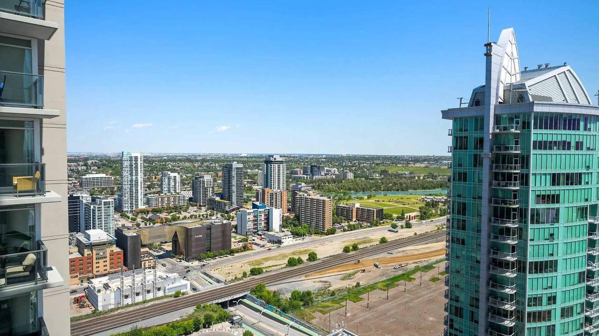 The Getaway Next To Stampede 2Br Suite Downtown Calgary