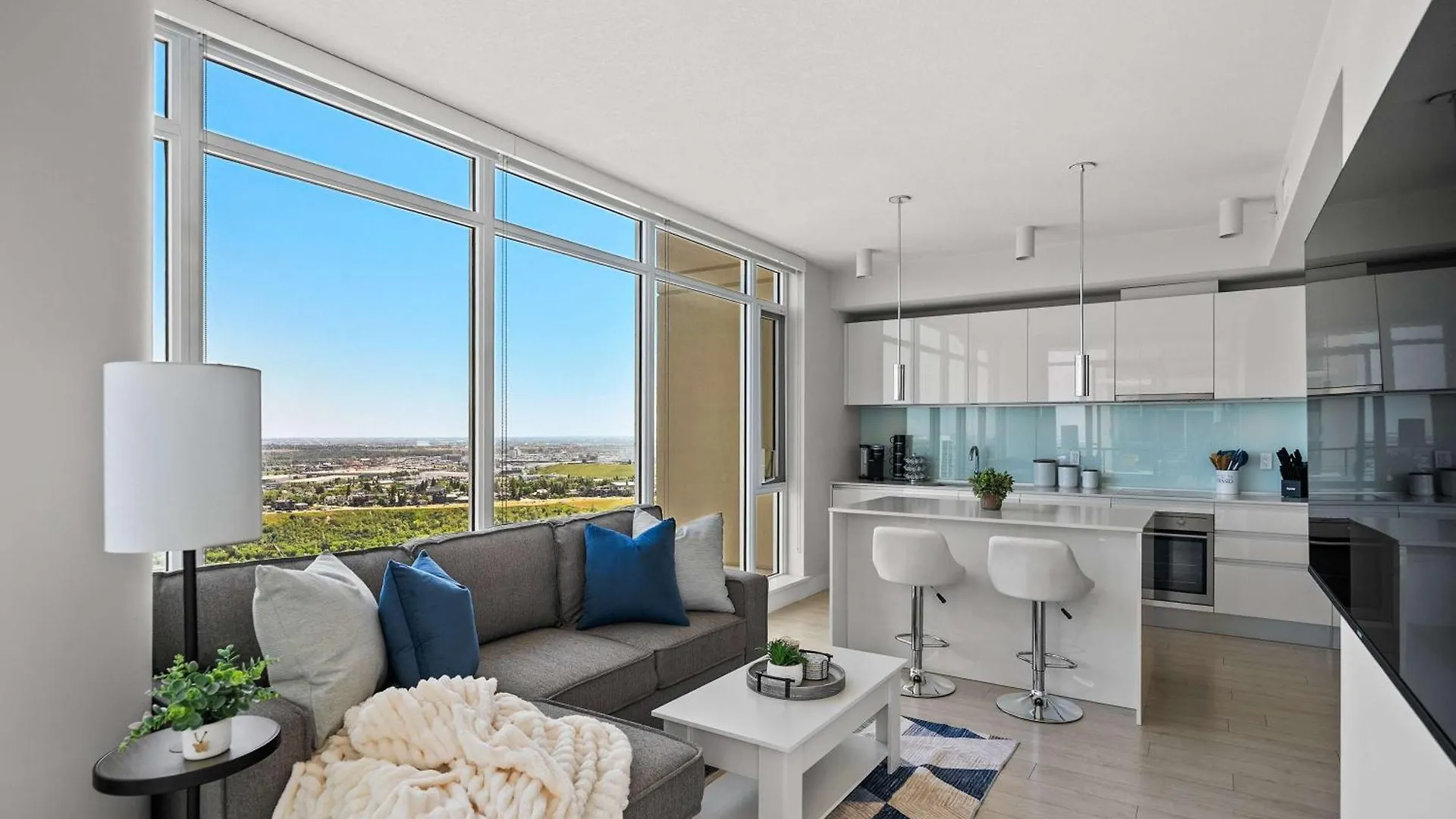 The Getaway Next To Stampede 2Br Suite Downtown Calgary Apartment